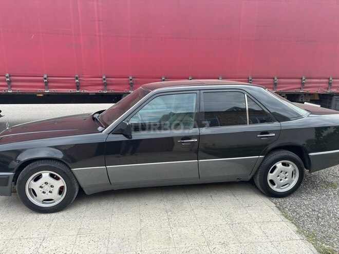 Mercedes E 250 1990, 320,000 km - 2.5 l - Quba
