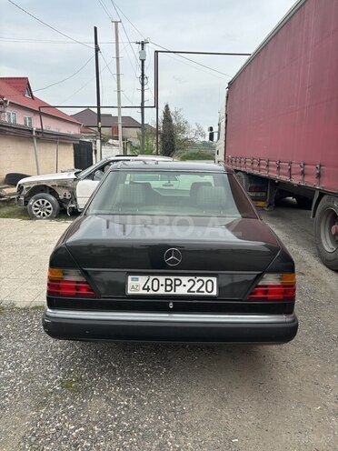 Mercedes E 250 1990, 320,000 km - 2.5 l - Quba