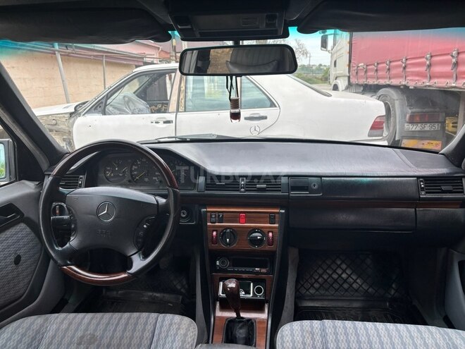 Mercedes E 250 1990, 320,000 km - 2.5 l - Quba