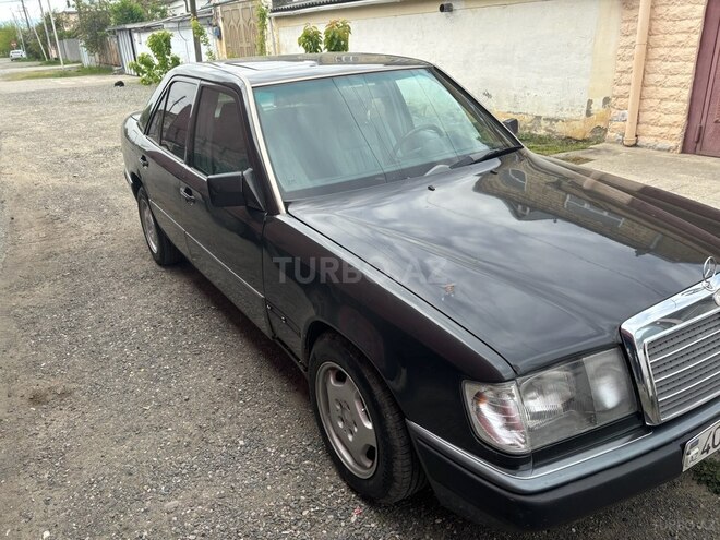 Mercedes E 250 1990, 320,000 km - 2.5 l - Quba
