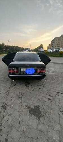 Mercedes E 270 2001, 330,000 km - 2.7 l - Bakı