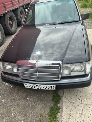 Mercedes E 250 1990, 320,000 km - 2.5 l - Quba