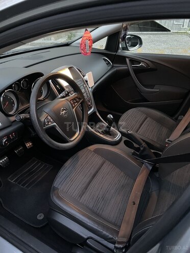 Opel Astra 2015, 140,700 km - 1.6 л - Bakı