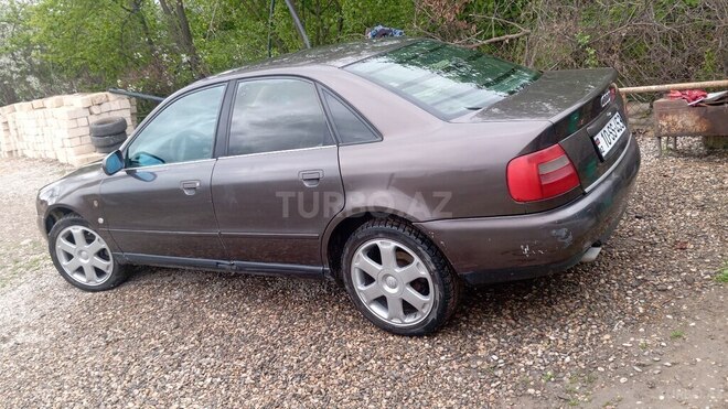 Audi A4 1996, 260,000 km - 1.8 l - Bakı