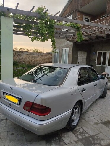 Mercedes E 220 d 1996, 300,000 km - 2.2 l - Neftçala