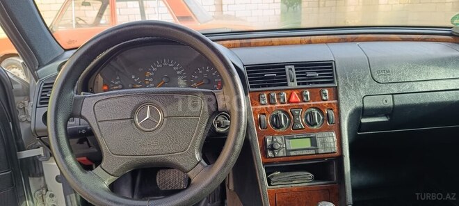 Mercedes C 200 2000, 250,000 km - 2.0 l - Salyan
