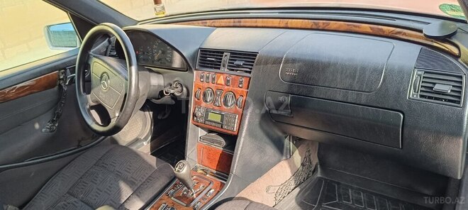 Mercedes C 200 2000, 250,000 km - 2.0 l - Salyan