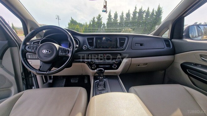 Kia Carnival 2014, 392,000 km - 2.2 l - Naftalan
