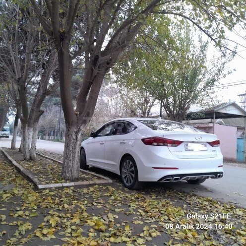 Hyundai Avante 2015, 146,360 km - 1.6 л - Biləsuvar