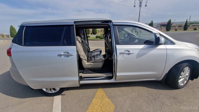 Kia Carnival 2014, 392,000 km - 2.2 l - Naftalan