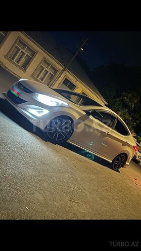 Hyundai Avante 2015, 250,000 km - 1.6 l - Şirvan