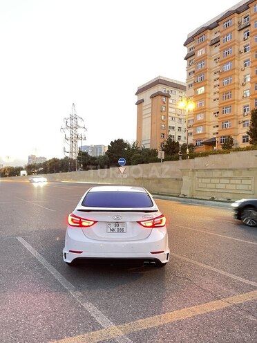 Hyundai Avante 2015, 250,000 km - 1.6 l - Şirvan