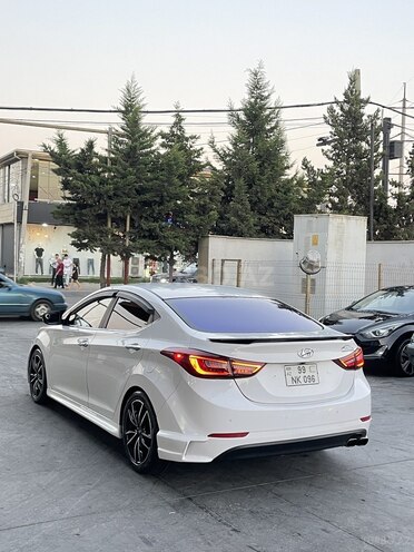 Hyundai Avante 2015, 250,000 km - 1.6 l - Şirvan