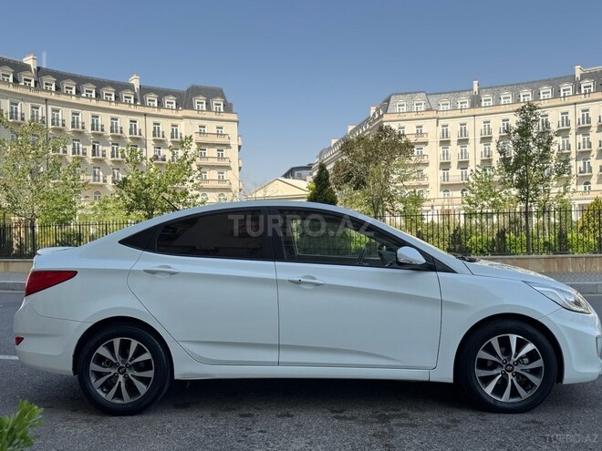 Hyundai Accent-4