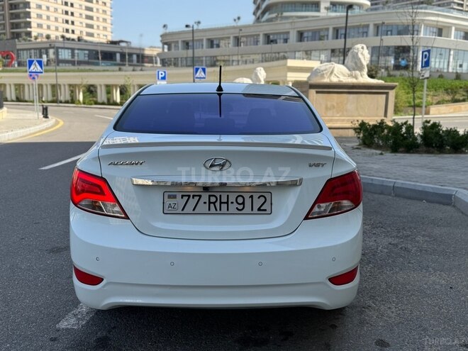 Hyundai Accent-2