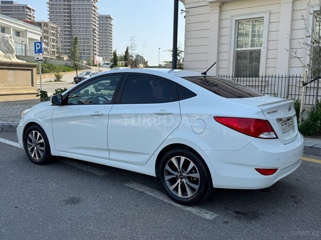 Hyundai Accent-10