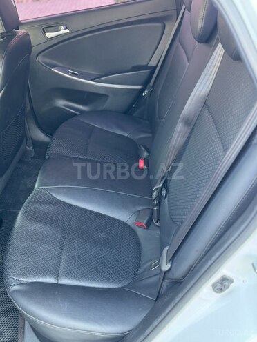 Hyundai Accent-15