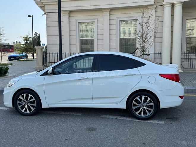 Hyundai Accent-11