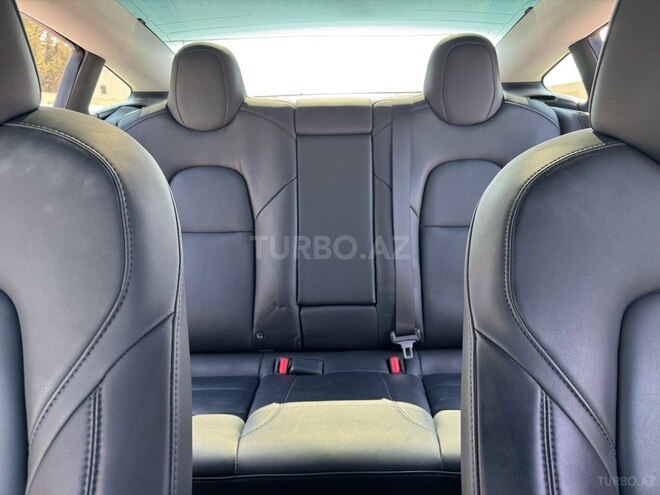Tesla Model 3-9
