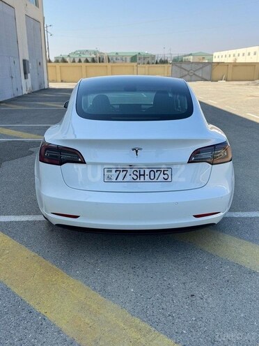 Tesla Model 3-6