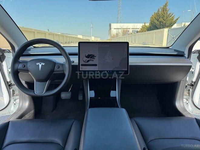 Tesla Model 3-3