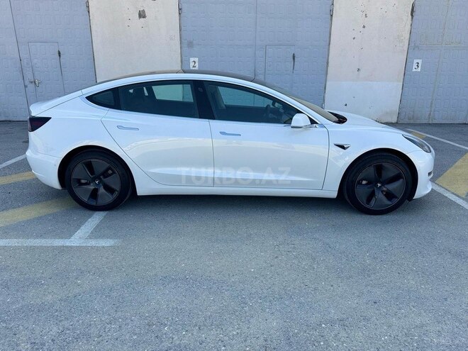 Tesla Model 3-4