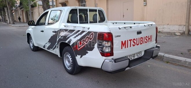 Mitsubishi L200 2021, 17,000 km - 2.5 л - Gəncə