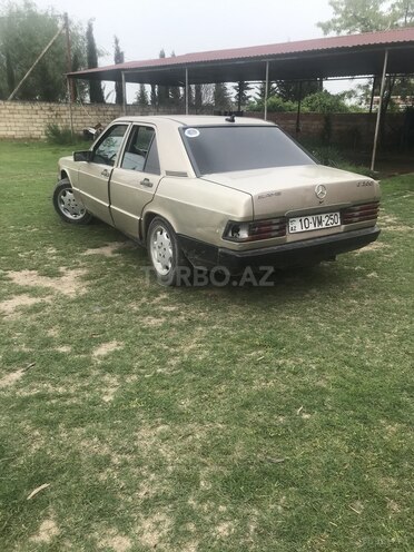 Mercedes 190 1986, 245,000 km - 2.0 л - Saatlı