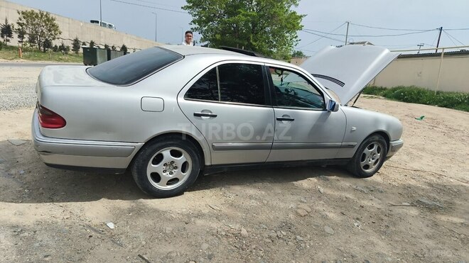 Mercedes E 230 1996, 305,326 km - 2.3 l - Bakı
