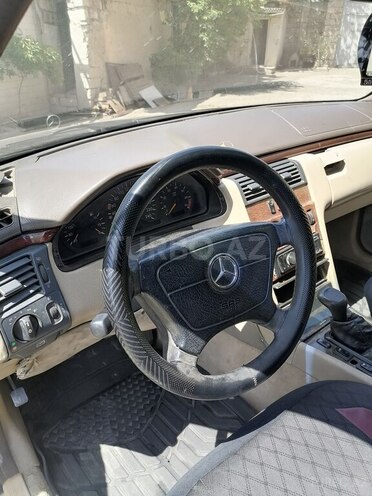 Mercedes E 240 1995, 393,852 km - 2.4 л - Bakı