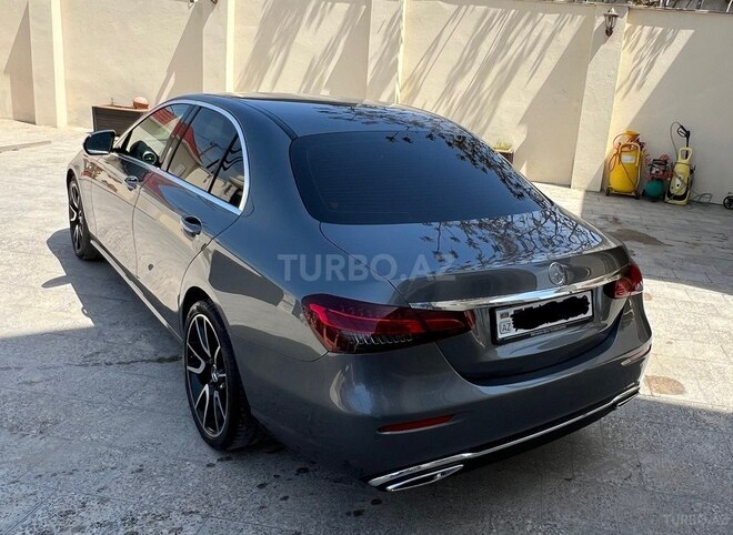 Mercedes E 300 e-4