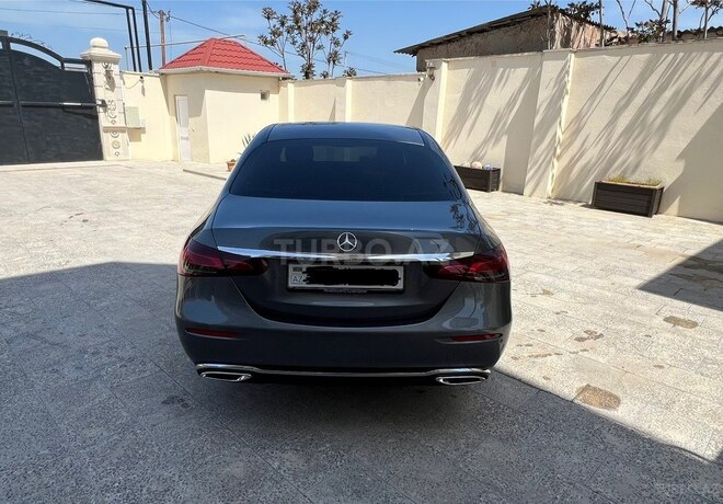 Mercedes E 300 e-9