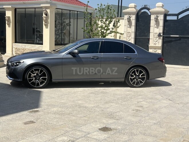 Mercedes E 300 e-11