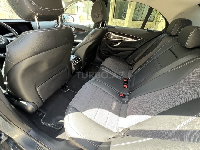 Mercedes E 300 e-18