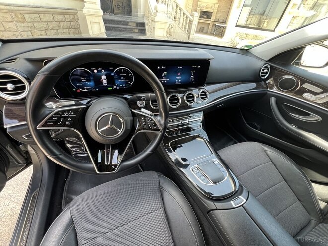 Mercedes E 300 e-13