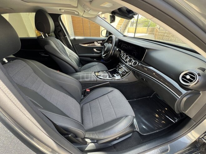 Mercedes E 300 e-21
