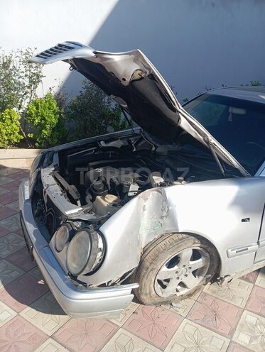 Mercedes E 240 1999, 350,000 km - 2.4 l - Sumqayıt