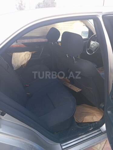 Mercedes E 240 1999, 350,000 km - 2.4 l - Sumqayıt