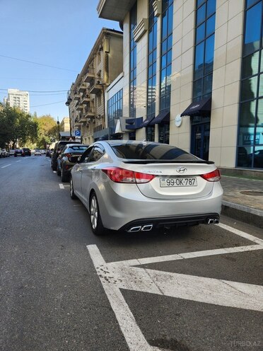 Hyundai Elantra 2012, 252,667 km - 1.8 l - Salyan
