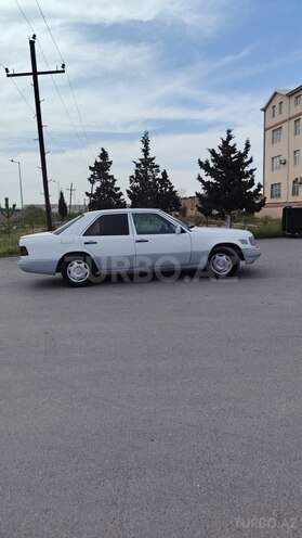 Mercedes E 200 d 1991, 241,500 km - 2.0 л - Bakı