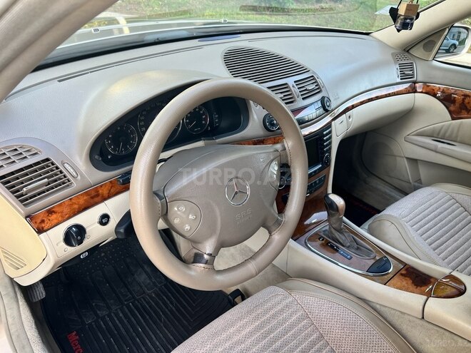 Mercedes E 240 2002, 323,000 km - 2.6 л - Yevlax