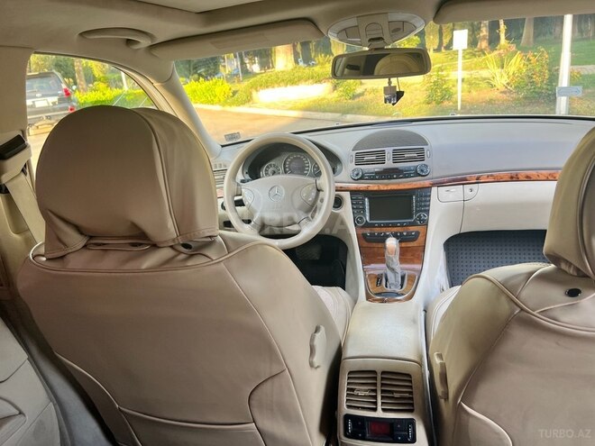 Mercedes E 240 2002, 323,000 km - 2.6 л - Yevlax