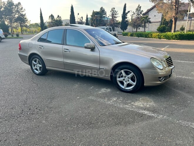 Mercedes E 240 2002, 323,000 km - 2.6 л - Yevlax
