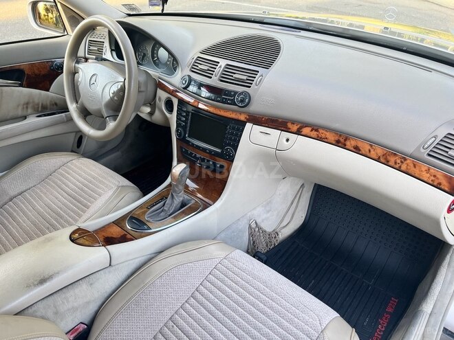 Mercedes E 240 2002, 323,000 km - 2.6 л - Yevlax