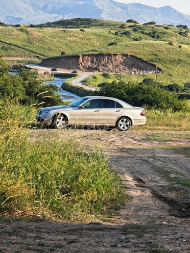 Mercedes E 220 d 2003, 555,600 km - 2.2 l - Naxçıvan