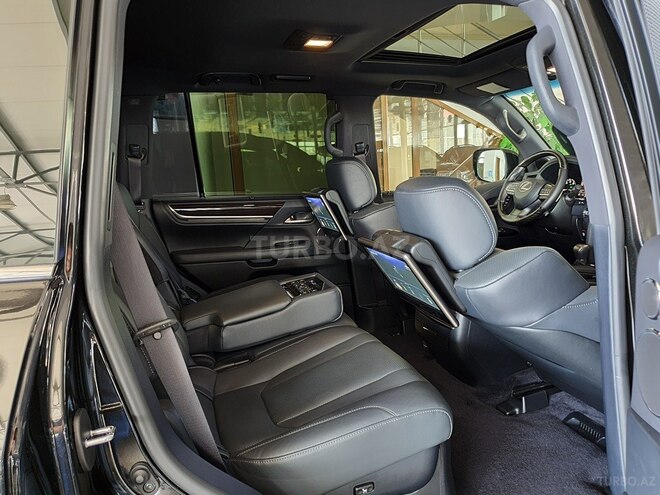 Lexus LX 570 2018, 30,000 km - 5.7 л - Bakı