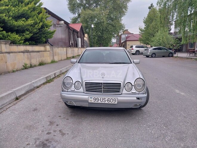 Mercedes E 230 1995, 200,000 km - 2.3 l - Quba
