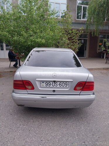 Mercedes E 230 1995, 200,000 km - 2.3 l - Quba