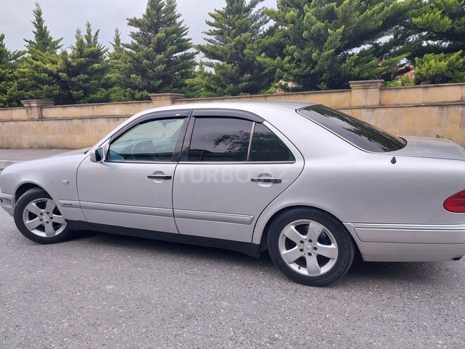 Mercedes E 230 1995, 200,000 km - 2.3 l - Quba