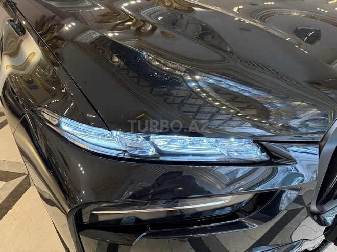 BMW X7-8